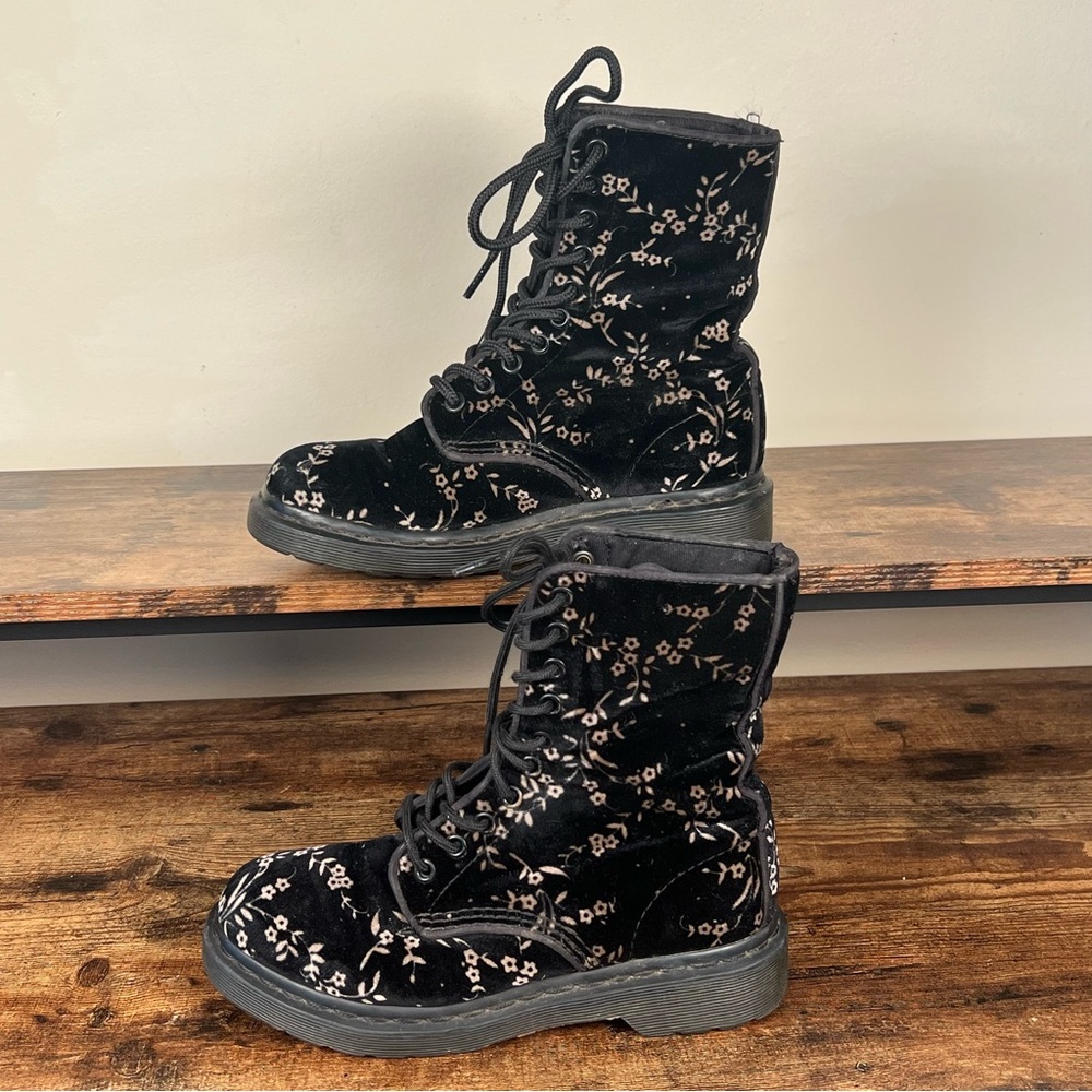 Dr Martens Avery Black Soft Crushed Velvet Floral‎ Vintage Boots women's 6 - Picture 6 of 12